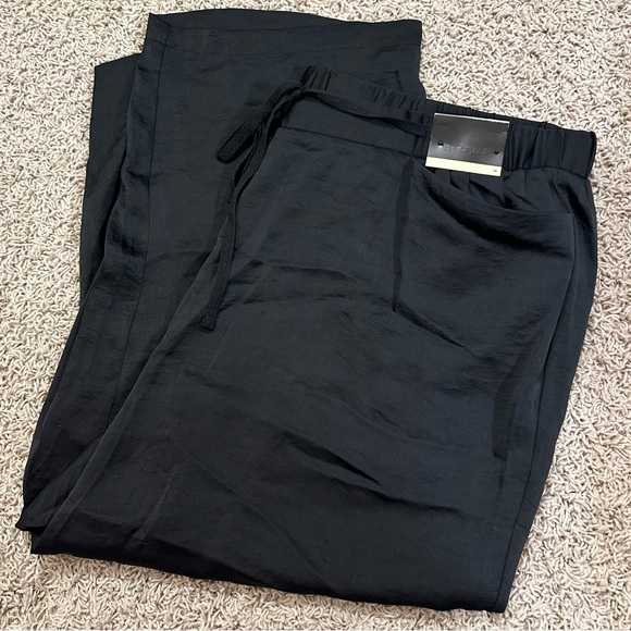 LANE BRYANT size 18 Black Drawstring Comfy Elastic Capris NEW! - Picture 1 of 10